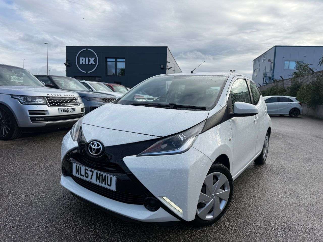A 2017 TOYOTA AYGO 1.0 VVT-i x-play Hatchback 5dr Petrol x-shift Euro 6 (68 ps) A 2017 TOYOTA AYGO 1.0 VVT-i x-play Hatchback 5dr Petrol x-shift Euro 6 (68 ps)