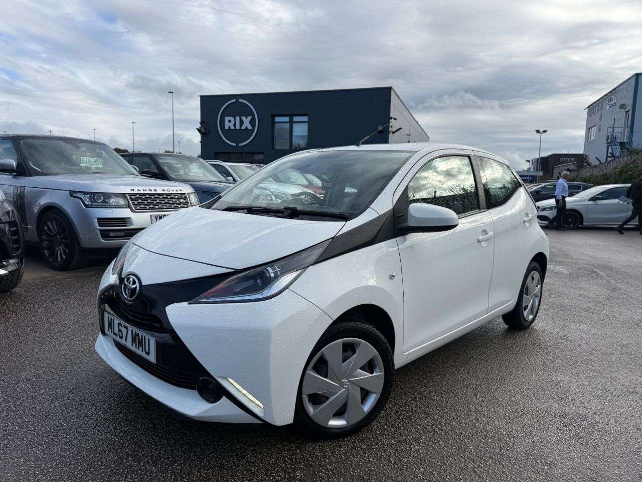 A 2017 TOYOTA AYGO 1.0 VVT-i x-play Hatchback 5dr Petrol x-shift Euro 6 (68 ps) A 2017 TOYOTA AYGO 1.0 VVT-i x-play Hatchback 5dr Petrol x-shift Euro 6 (68 ps)