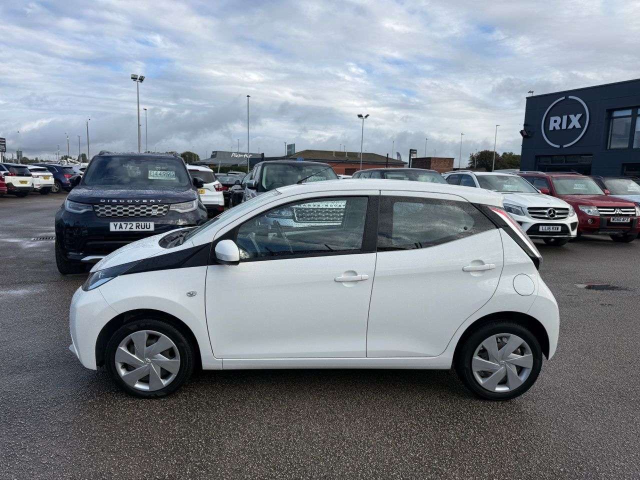 A 2017 TOYOTA AYGO 1.0 VVT-i x-play Hatchback 5dr Petrol x-shift Euro 6 (68 ps) A 2017 TOYOTA AYGO 1.0 VVT-i x-play Hatchback 5dr Petrol x-shift Euro 6 (68 ps)