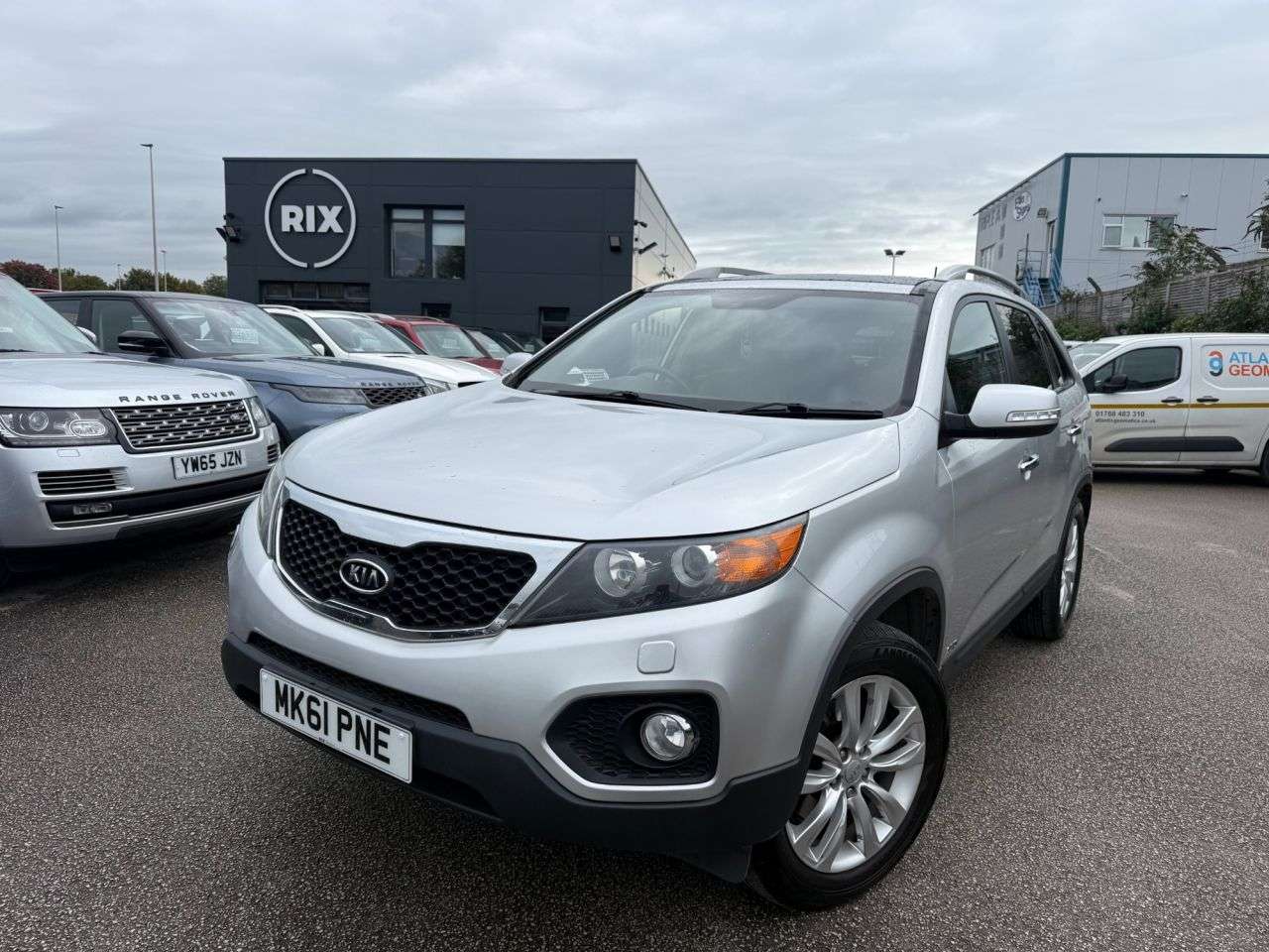 A 2011 KIA SORENTO 2.2 CRDi KX-3 SUV 5dr Diesel Auto AWD Euro 5 (SNav)-12 SERVICES-SUNROOF-HEA A 2011 KIA SORENTO 2.2 CRDi KX-3 SUV 5dr Diesel Auto AWD Euro 5 (SNav)-12 SERVICES-SUNROOF-HEA