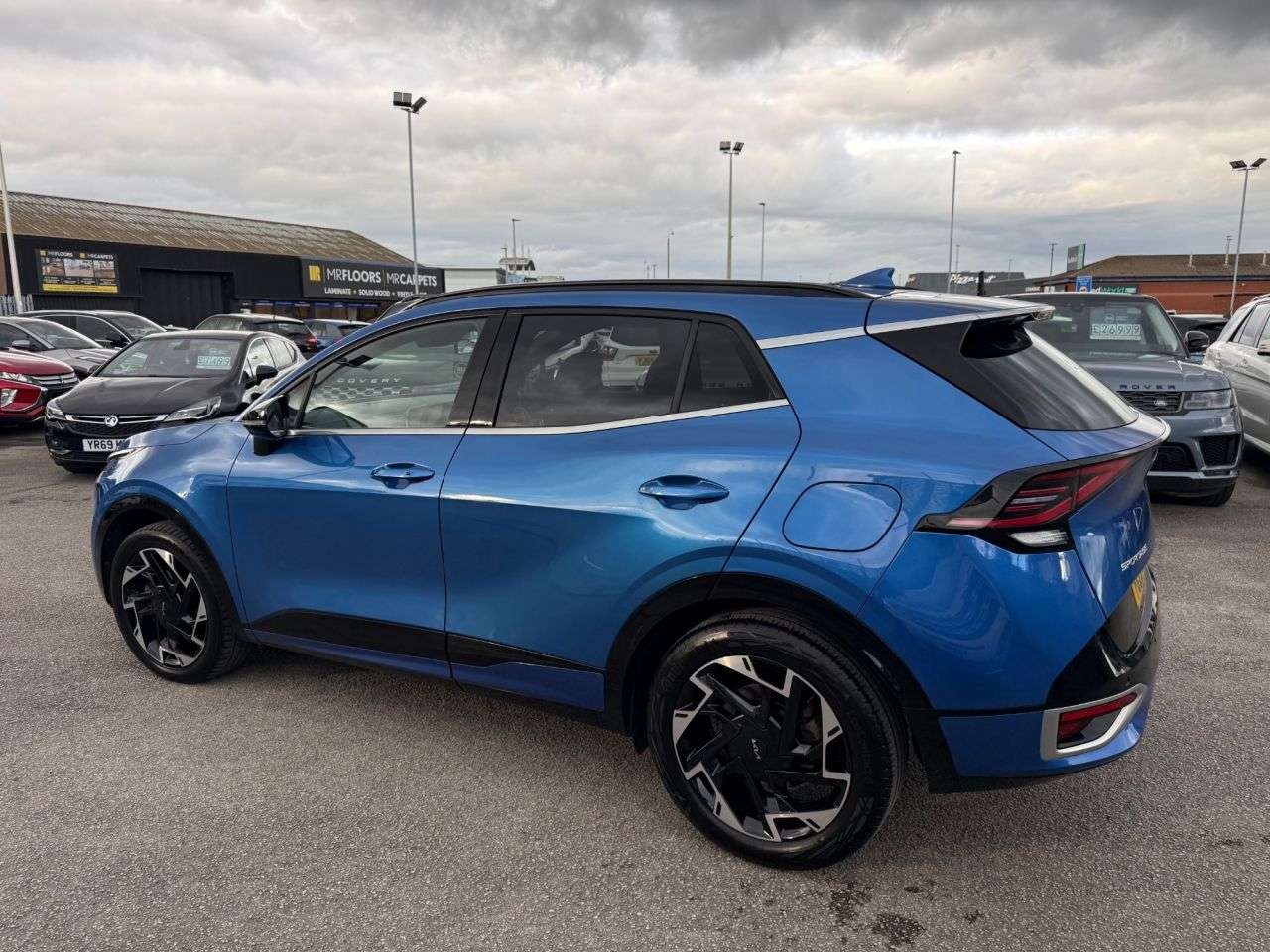 A 2023 KIA SPORTAGE 1.6 T-GDi 13.8kWh GT-Line SUV 5dr Petrol Plug-in Hybrid Auto AWD Euro 6 (s/ A 2023 KIA SPORTAGE 1.6 T-GDi 13.8kWh GT-Line SUV 5dr Petrol Plug-in Hybrid Auto AWD Euro 6 (s/