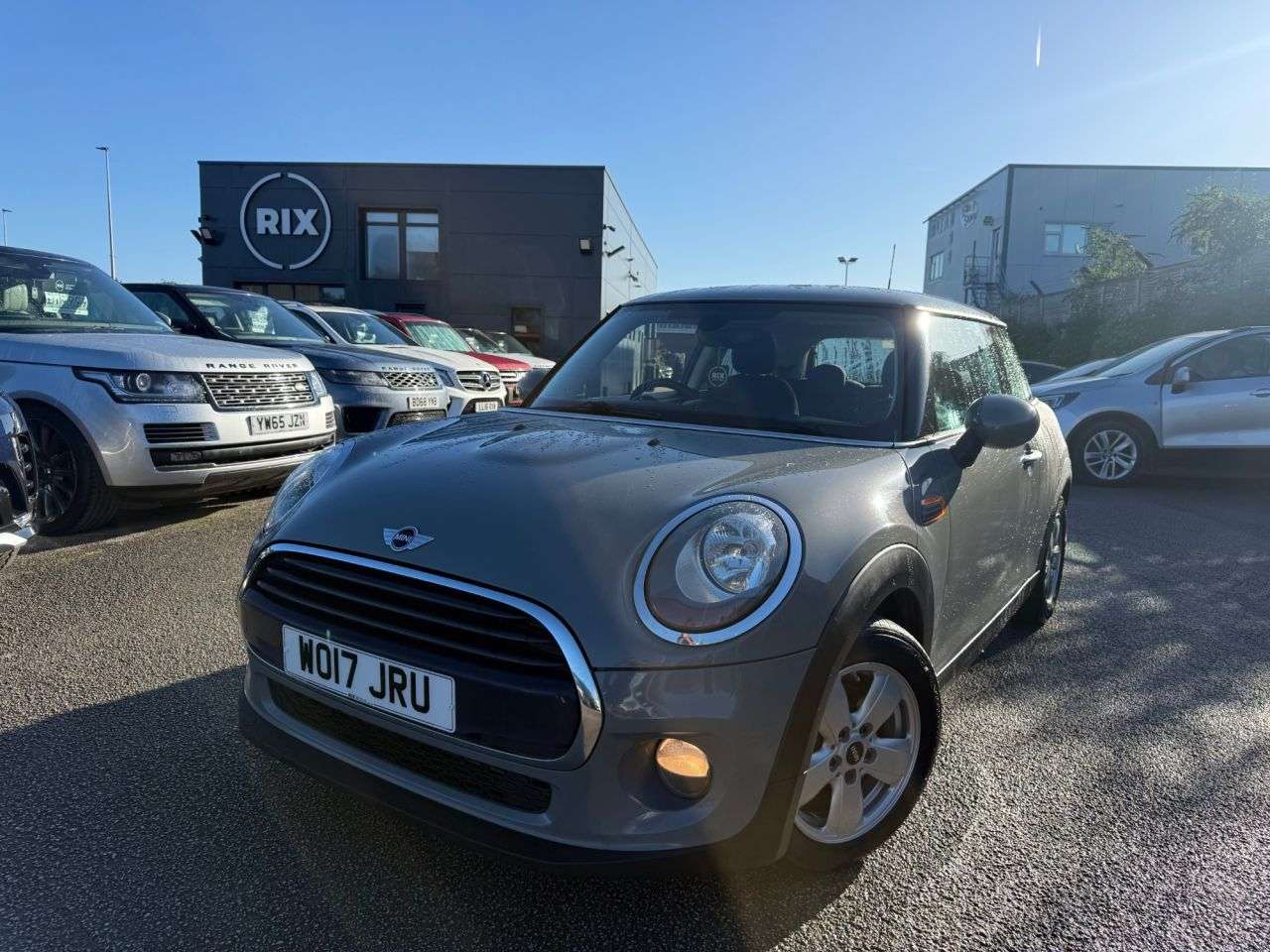 A 2017 MINI HATCH 1.5 Cooper Hatchback 3dr Petrol Manual Euro 6-2 OWNER CAR-FINISHED IN MOONW A 2017 MINI HATCH 1.5 Cooper Hatchback 3dr Petrol Manual Euro 6-2 OWNER CAR-FINISHED IN MOONW