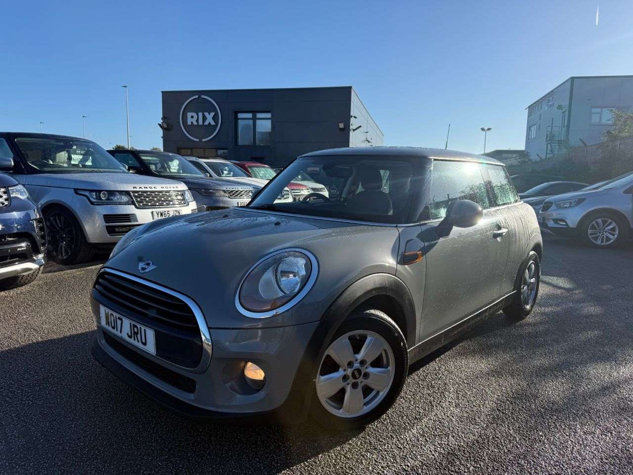 A 2017 MINI HATCH 1.5 Cooper Hatchback 3dr Petrol Manual Euro 6-2 OWNER CAR-FINISHED IN MOONW A 2017 MINI HATCH 1.5 Cooper Hatchback 3dr Petrol Manual Euro 6-2 OWNER CAR-FINISHED IN MOONW