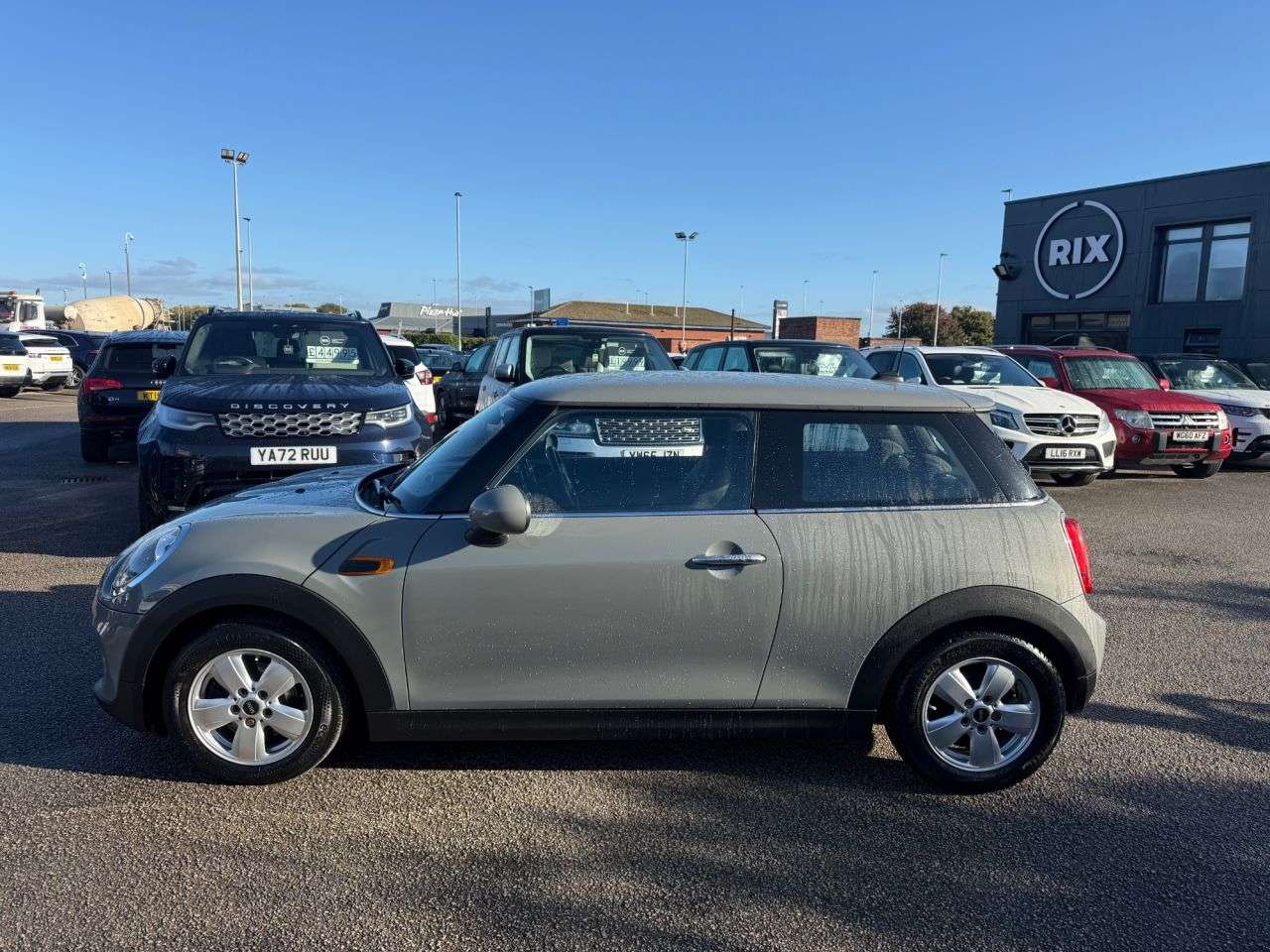 A 2017 MINI HATCH 1.5 Cooper Hatchback 3dr Petrol Manual Euro 6-2 OWNER CAR-FINISHED IN MOONW A 2017 MINI HATCH 1.5 Cooper Hatchback 3dr Petrol Manual Euro 6-2 OWNER CAR-FINISHED IN MOONW