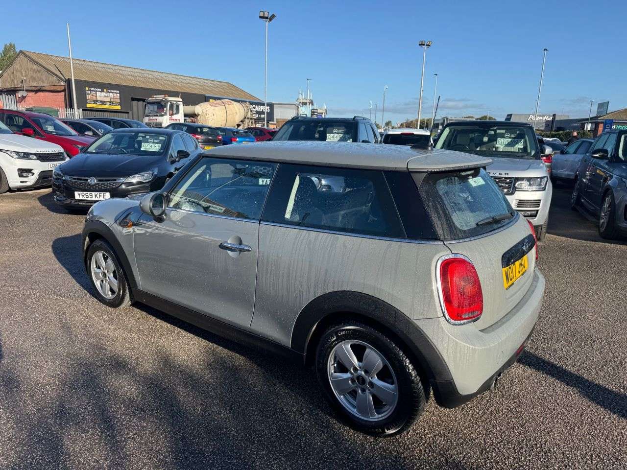 A 2017 MINI HATCH 1.5 Cooper Hatchback 3dr Petrol Manual Euro 6-2 OWNER CAR-FINISHED IN MOONW A 2017 MINI HATCH 1.5 Cooper Hatchback 3dr Petrol Manual Euro 6-2 OWNER CAR-FINISHED IN MOONW