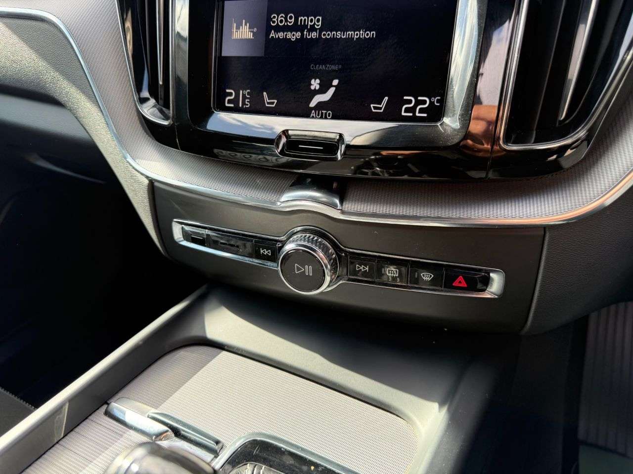 2017 VOLVO XC60 2017 VOLVO XC60