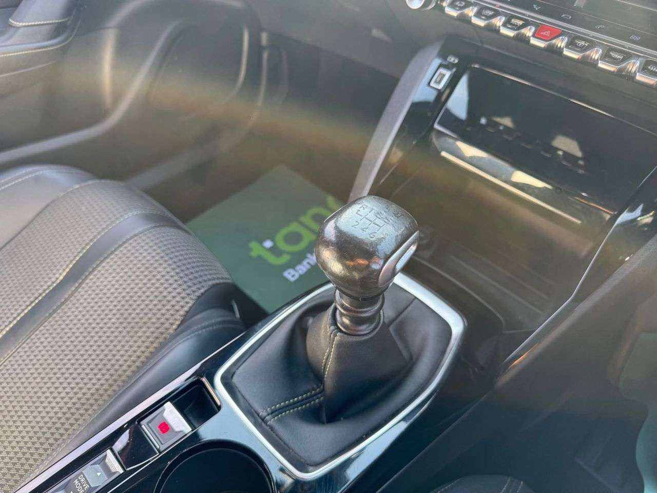 2021 PEUGEOT 2008 2021 PEUGEOT 2008
