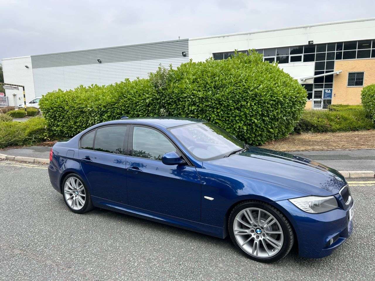 A 2011 BMW 3 SERIES 3.0 325d M Sport Saloon 4dr Diesel Manual Euro 5 (204 ps) A 2011 BMW 3 SERIES 3.0 325d M Sport Saloon 4dr Diesel Manual Euro 5 (204 ps)