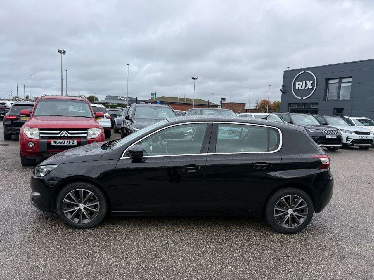 A 2017 PEUGEOT 308 1.6 BlueHDi Allure Hatchback 5dr Diesel Manual Euro 6 (s/s) (120 ps)-BLUETO A 2017 PEUGEOT 308 1.6 BlueHDi Allure Hatchback 5dr Diesel Manual Euro 6 (s/s) (120 ps)-BLUETO