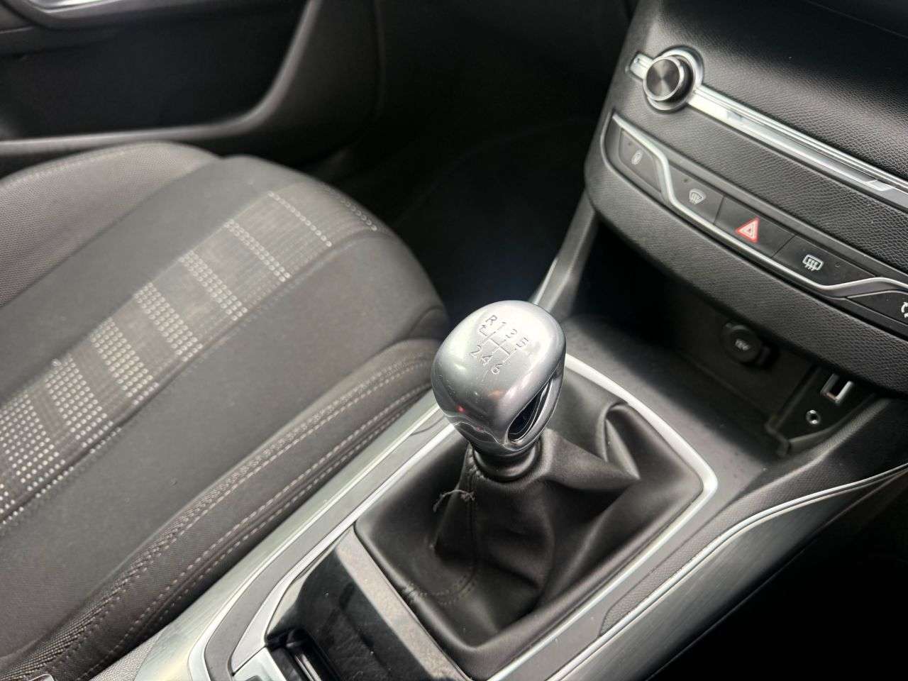 2017 PEUGEOT 308 2017 PEUGEOT 308