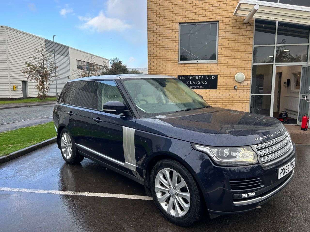 A 2016 LAND ROVER RANGE ROVER 3.0 TD V6 Vogue SUV 5dr Diesel Auto 4WD Euro 6 (s/s) (258 ps)-1 Former Keep A 2016 LAND ROVER RANGE ROVER 3.0 TD V6 Vogue SUV 5dr Diesel Auto 4WD Euro 6 (s/s) (258 ps)-1 Former Keep
