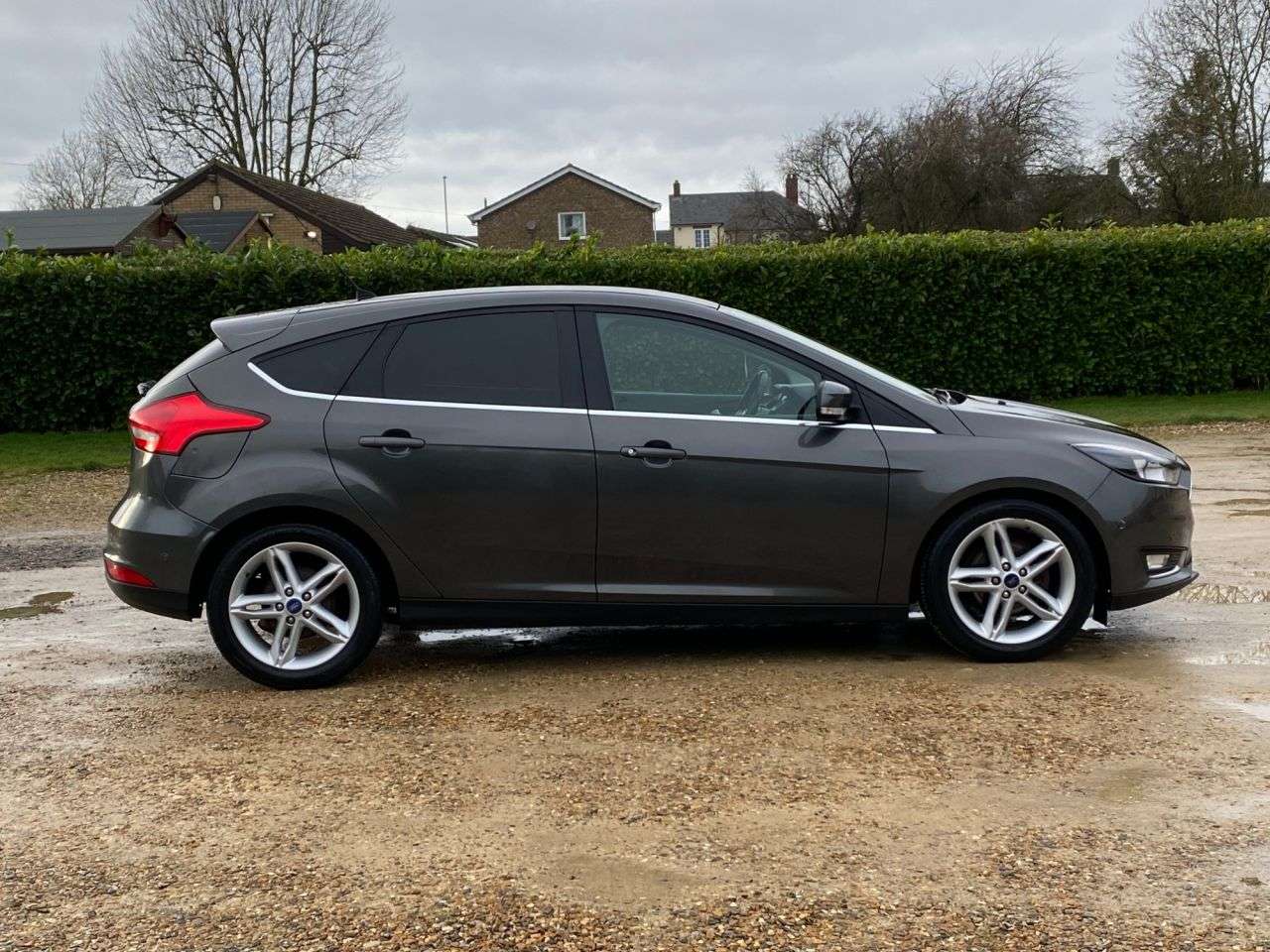 A 2015 FORD FOCUS 1.0 TITANIUM 5d 124 BHP A 2015 FORD FOCUS 1.0 TITANIUM 5d 124 BHP