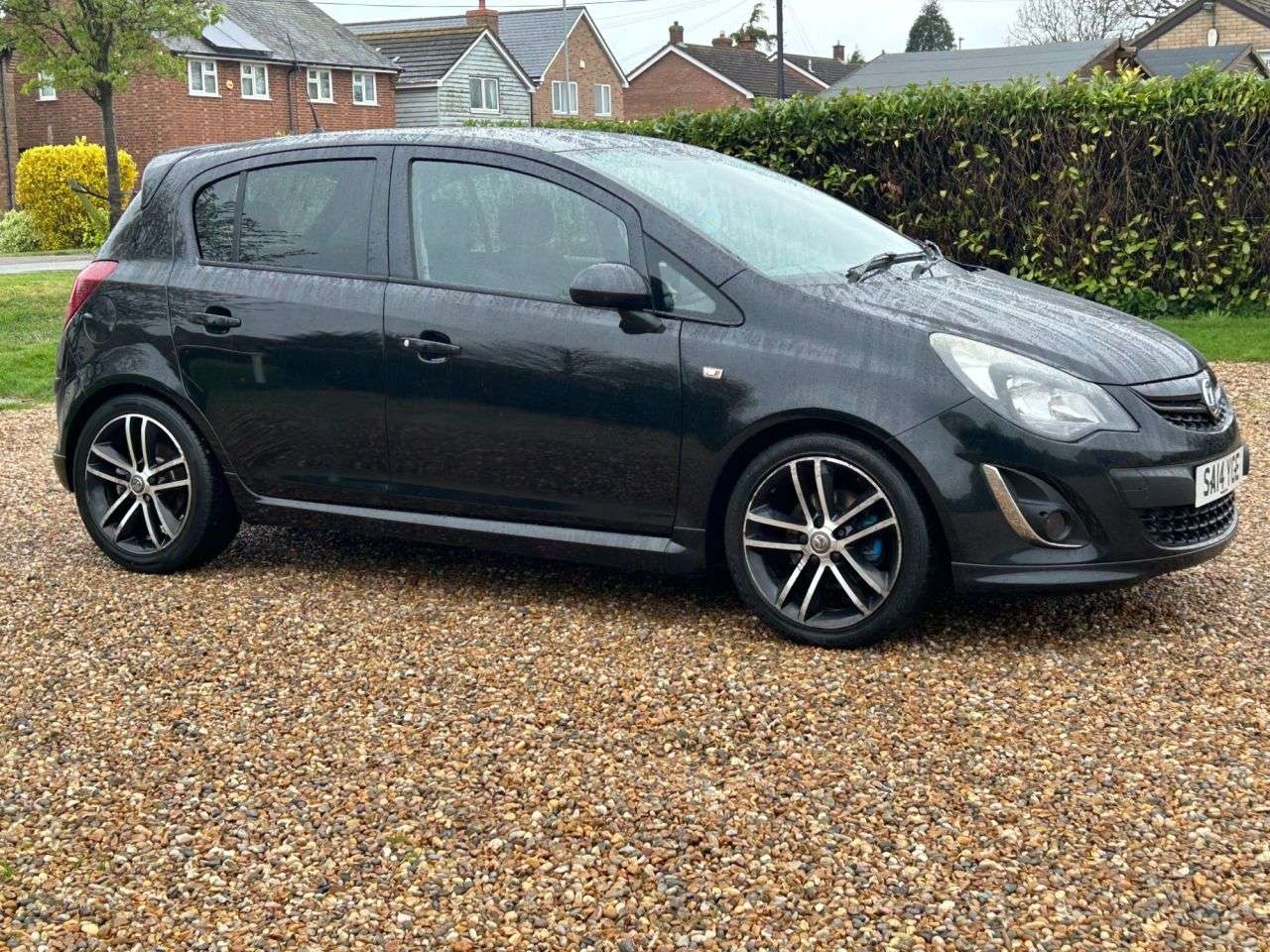 A 2014 VAUXHALL CORSA 1.4T 16V Black Edition Hatchback 5dr Petrol Manual Euro 5 (s/s) (120 ps) A 2014 VAUXHALL CORSA 1.4T 16V Black Edition Hatchback 5dr Petrol Manual Euro 5 (s/s) (120 ps)