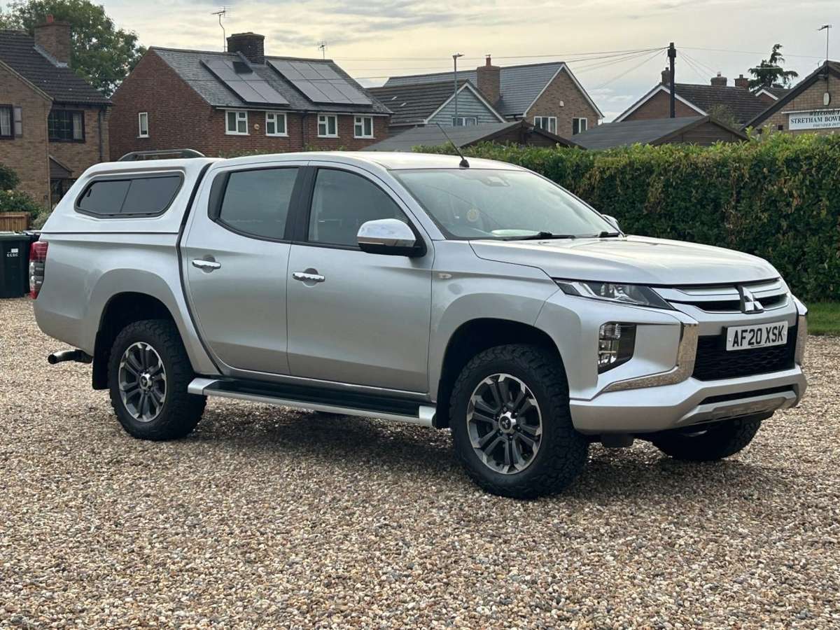 Check out this Mitsubishi L200 2020 Diesel Manual