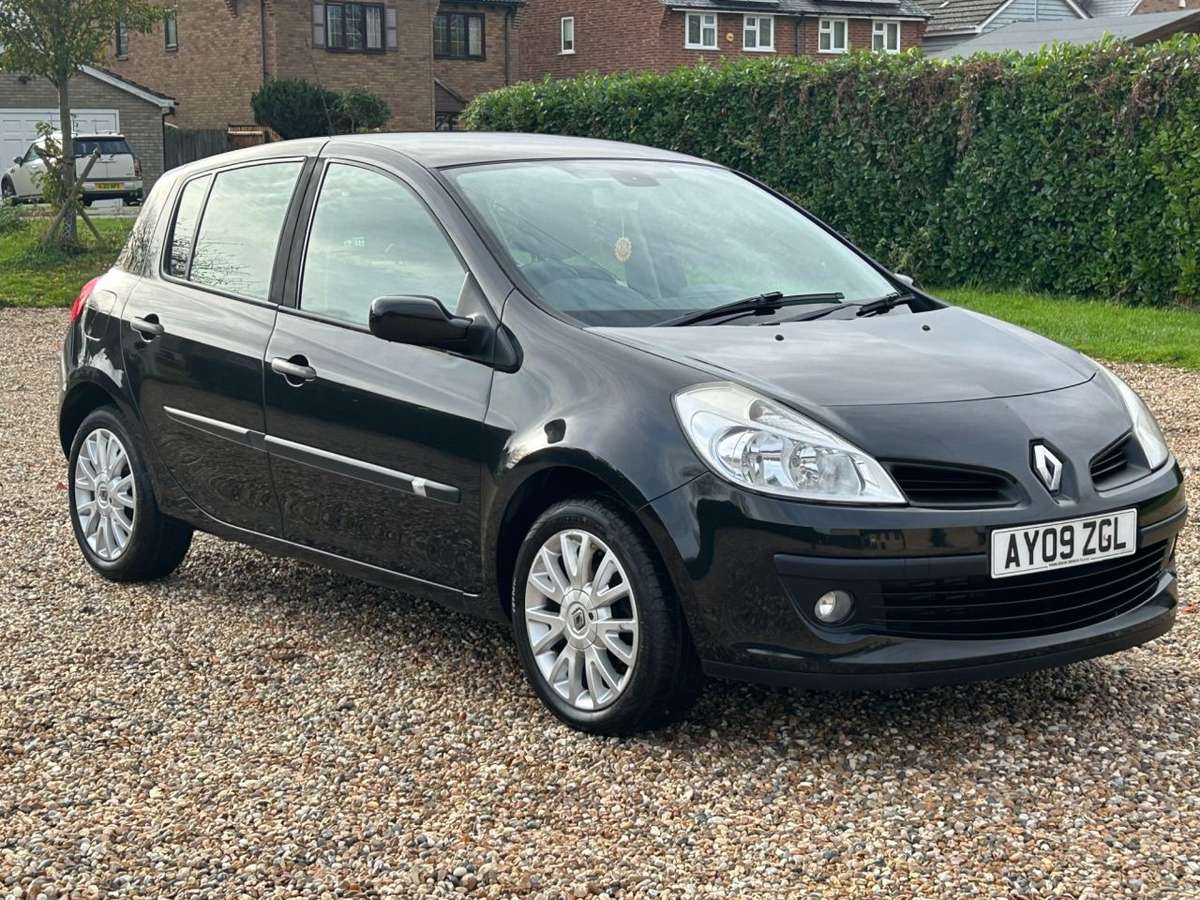 Check out this Renault Clio 2009 Petrol Manual