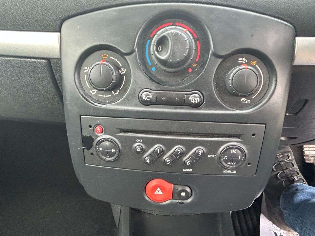 2009 RENAULT CLIO 2009 RENAULT CLIO