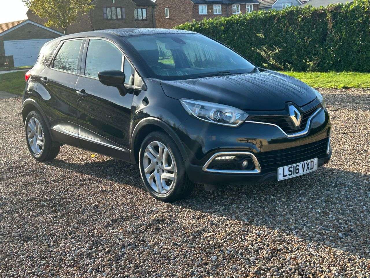 A 2016 RENAULT CAPTUR 1.5 dCi ENERGY Dynamique Nav SUV 5dr Diesel Manual Euro 6 (s/s) (90 ps) A 2016 RENAULT CAPTUR 1.5 dCi ENERGY Dynamique Nav SUV 5dr Diesel Manual Euro 6 (s/s) (90 ps)