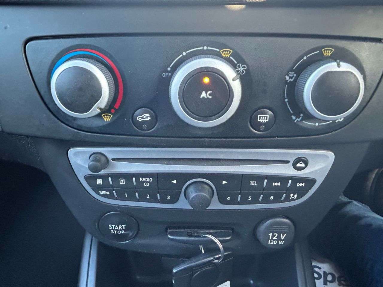 2012 RENAULT MEGANE 2012 RENAULT MEGANE