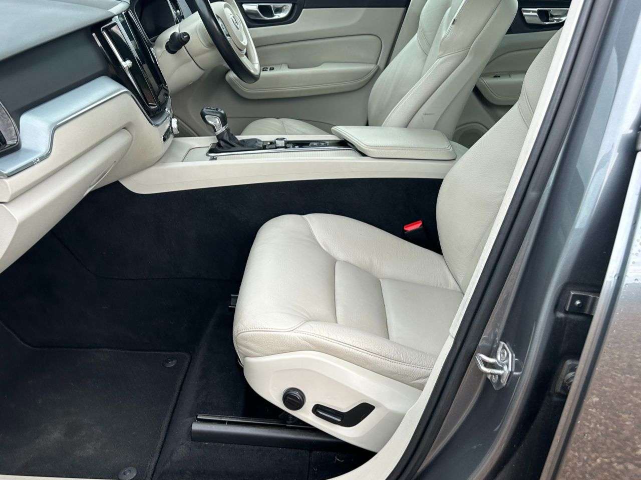 2019 VOLVO XC60 2019 VOLVO XC60