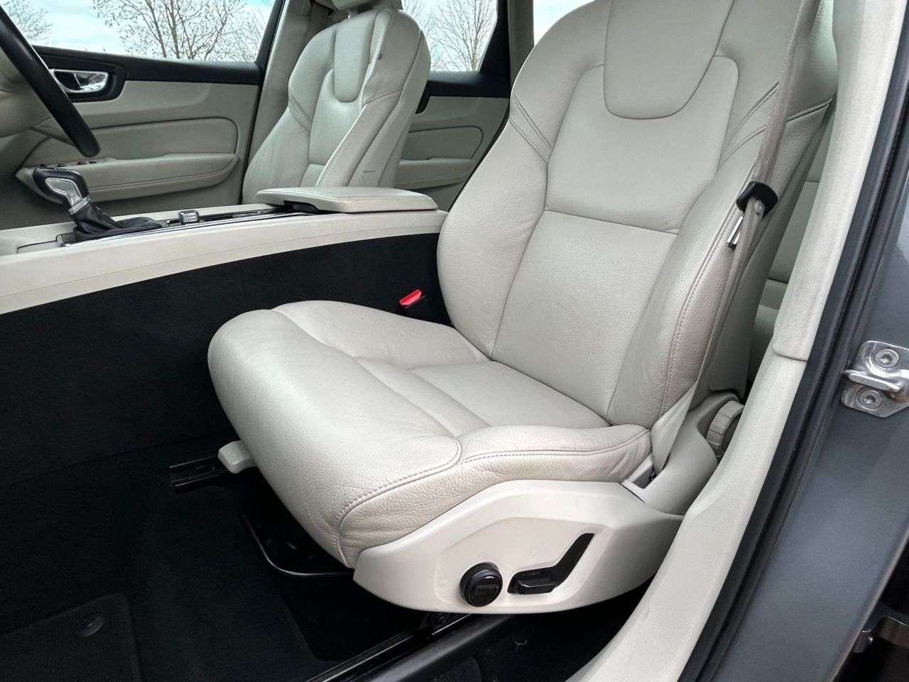 2019 VOLVO XC60 2019 VOLVO XC60