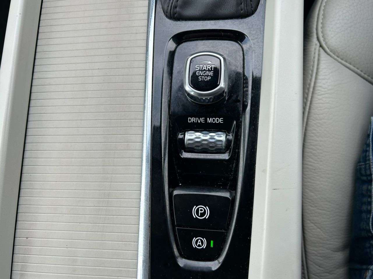 2019 VOLVO XC60 2019 VOLVO XC60