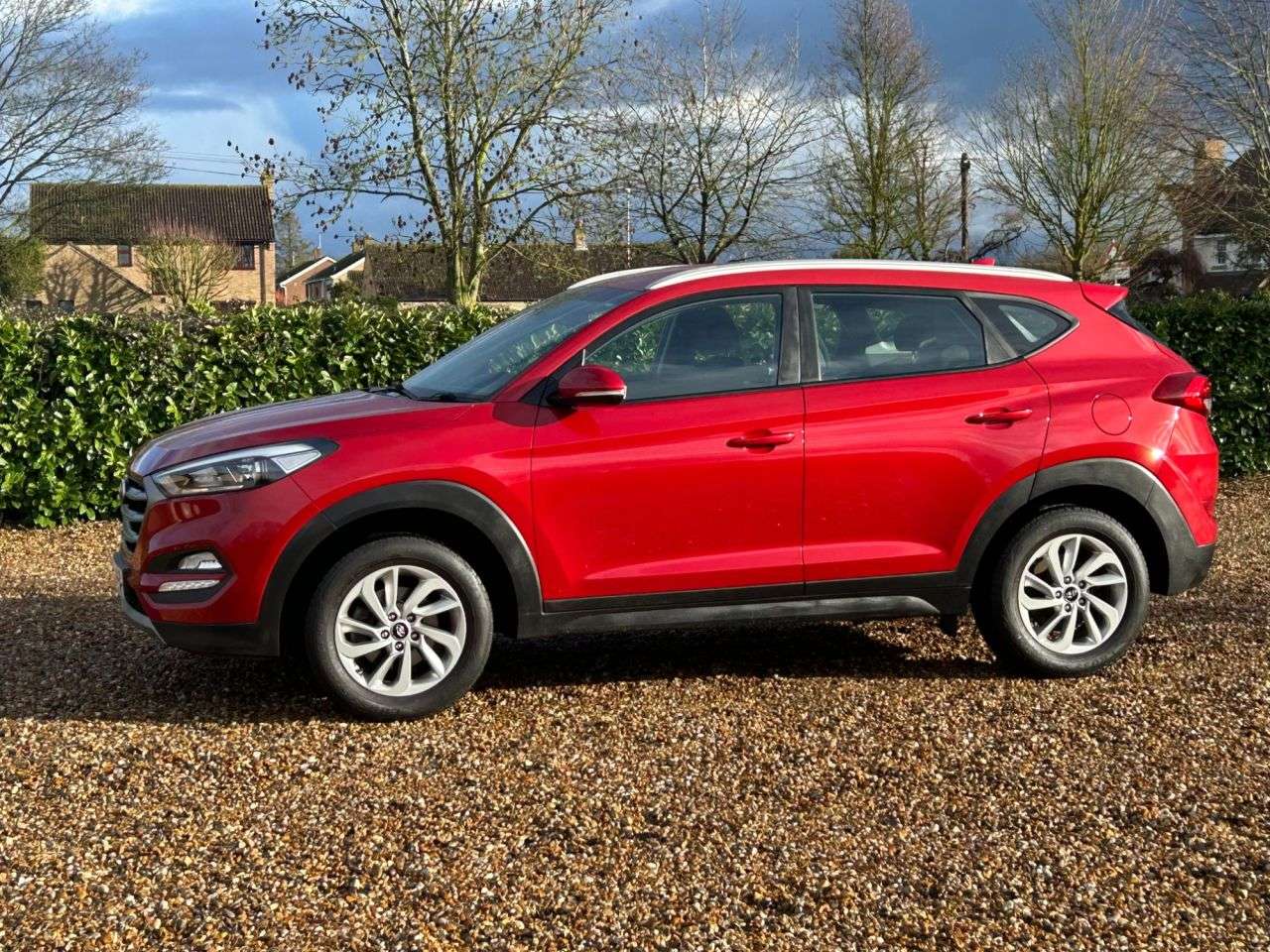 A 2017 HYUNDAI TUCSON 1.6 GDi Blue Drive SE Nav SUV 5dr Petrol Manual Euro 6 (s/s) (132 ps) 65000 A 2017 HYUNDAI TUCSON 1.6 GDi Blue Drive SE Nav SUV 5dr Petrol Manual Euro 6 (s/s) (132 ps) 65000