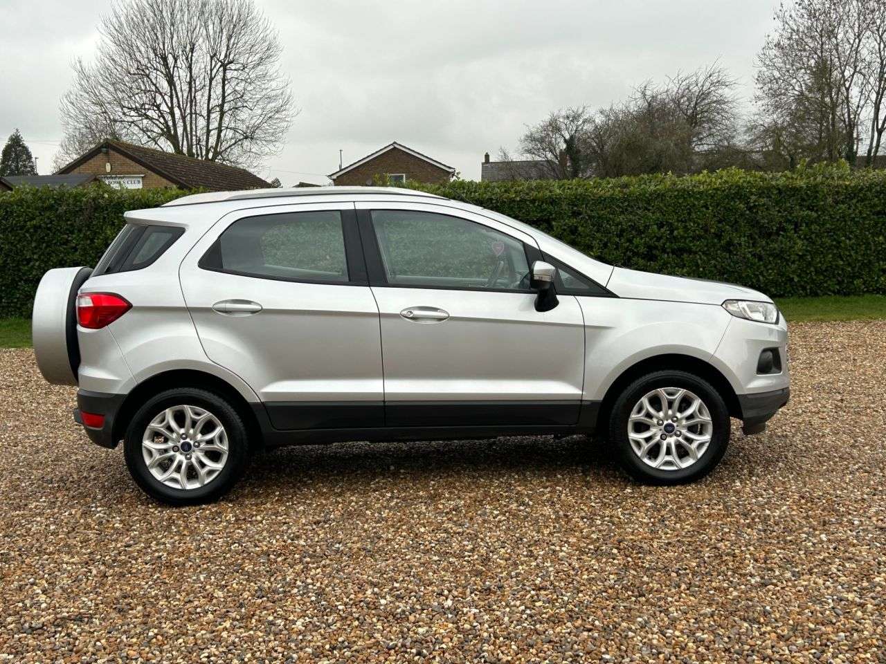 A 2017 FORD ECOSPORT 1.0T EcoBoost Zetec SUV 5dr Petrol Manual 2WD Euro 6 (s/s) (125 ps) A 2017 FORD ECOSPORT 1.0T EcoBoost Zetec SUV 5dr Petrol Manual 2WD Euro 6 (s/s) (125 ps)