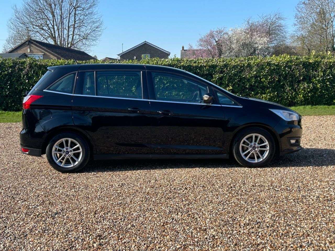 A 2018 FORD GRAND C-MAX 1.5 TDCi Zetec MPV 5dr Diesel Manual Euro 6 (s/s) (120 ps) A 2018 FORD GRAND C-MAX 1.5 TDCi Zetec MPV 5dr Diesel Manual Euro 6 (s/s) (120 ps)