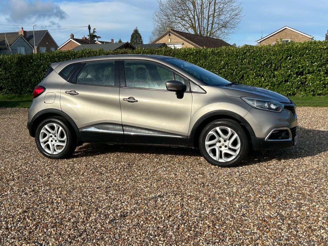A 2014 RENAULT CAPTUR 0.9 TCe ENERGY Dynamique MediaNav SUV 5dr Petrol Manual Euro 5 (s/s) (90 ps A 2014 RENAULT CAPTUR 0.9 TCe ENERGY Dynamique MediaNav SUV 5dr Petrol Manual Euro 5 (s/s) (90 ps