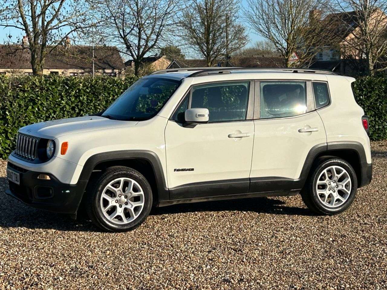A 2018 JEEP RENEGADE 1.6 E-TorQ Longitude SUV 5dr Petrol Manual Euro 6 (s/s) (110 ps) A 2018 JEEP RENEGADE 1.6 E-TorQ Longitude SUV 5dr Petrol Manual Euro 6 (s/s) (110 ps)