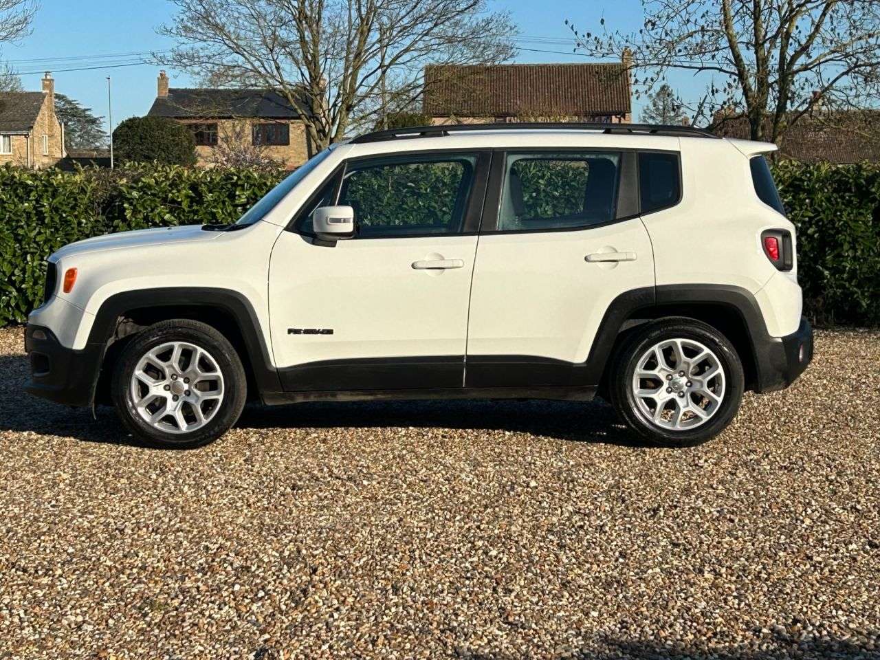 A 2018 JEEP RENEGADE 1.6 E-TorQ Longitude SUV 5dr Petrol Manual Euro 6 (s/s) (110 ps) A 2018 JEEP RENEGADE 1.6 E-TorQ Longitude SUV 5dr Petrol Manual Euro 6 (s/s) (110 ps)