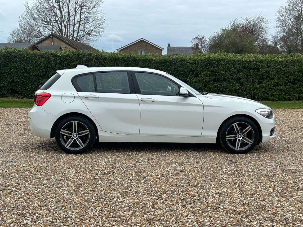 A 2016 BMW 1 SERIES 1.5 118i Sport Hatchback 5dr Petrol Manual Euro 6 (s/s) (136 ps) A 2016 BMW 1 SERIES 1.5 118i Sport Hatchback 5dr Petrol Manual Euro 6 (s/s) (136 ps)