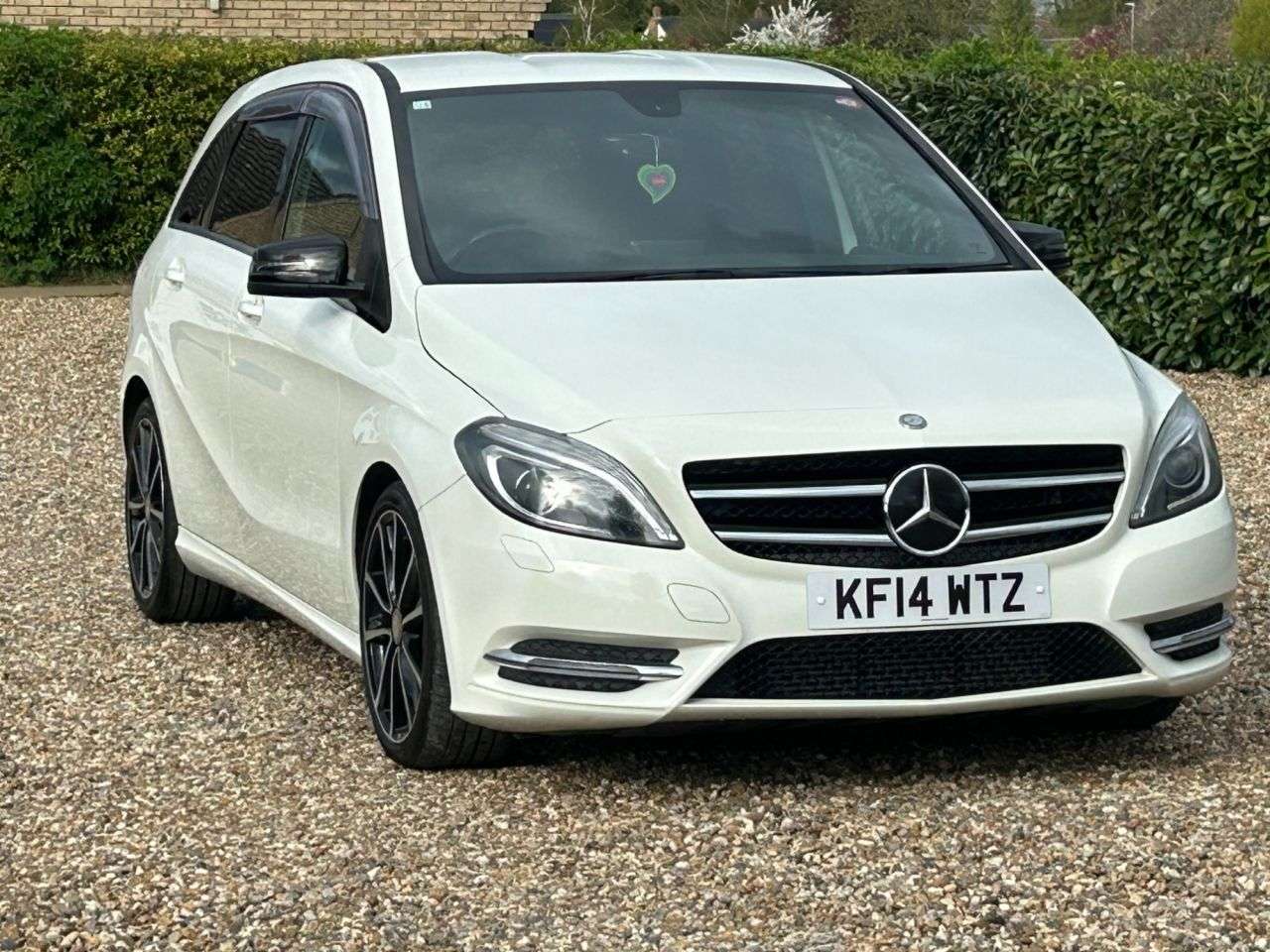 A 2014 MERCEDES-BENZ B 180 A 2014 MERCEDES-BENZ B 180