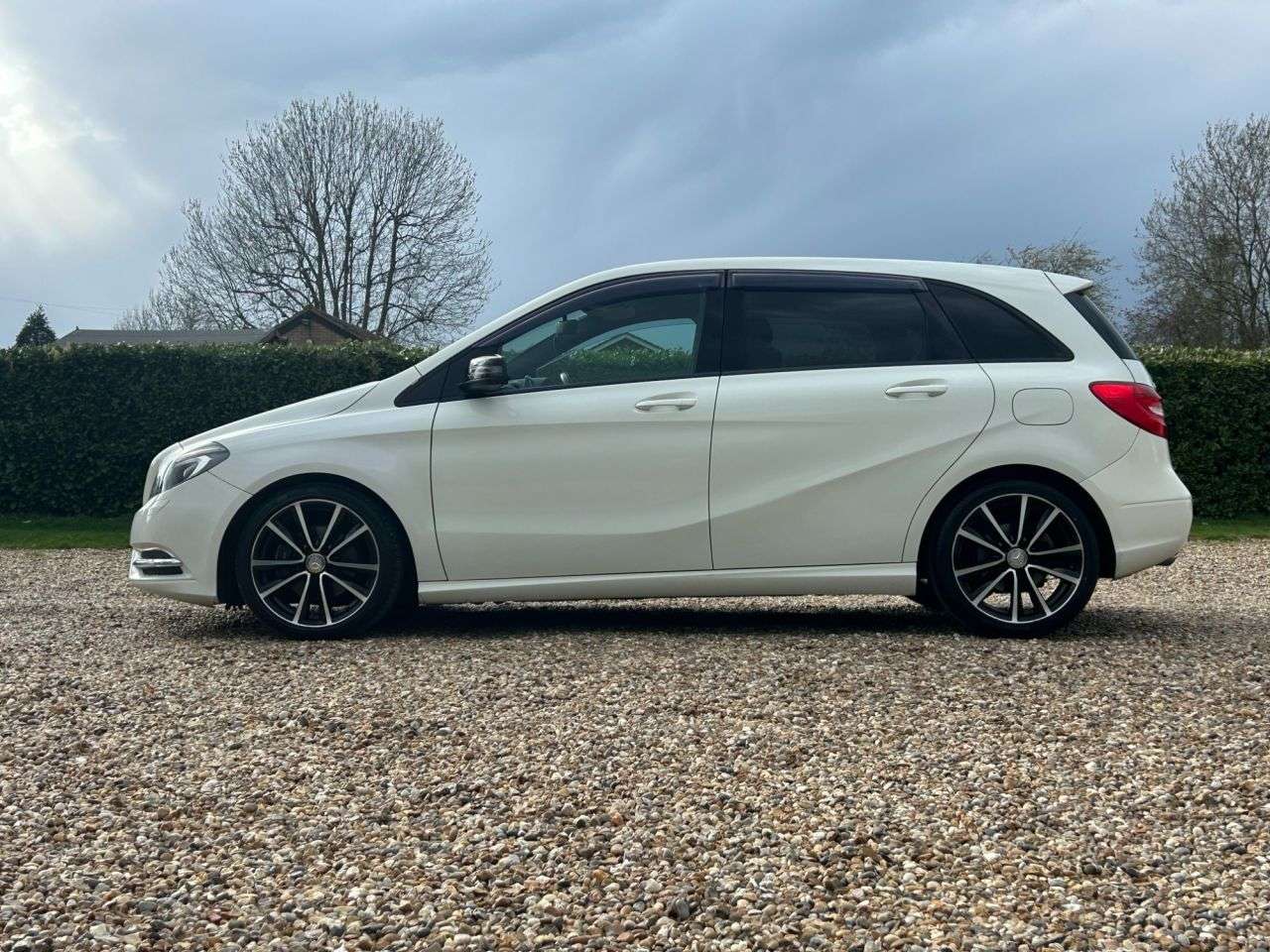 2014 MERCEDES-BENZ B 180 2014 MERCEDES-BENZ B 180