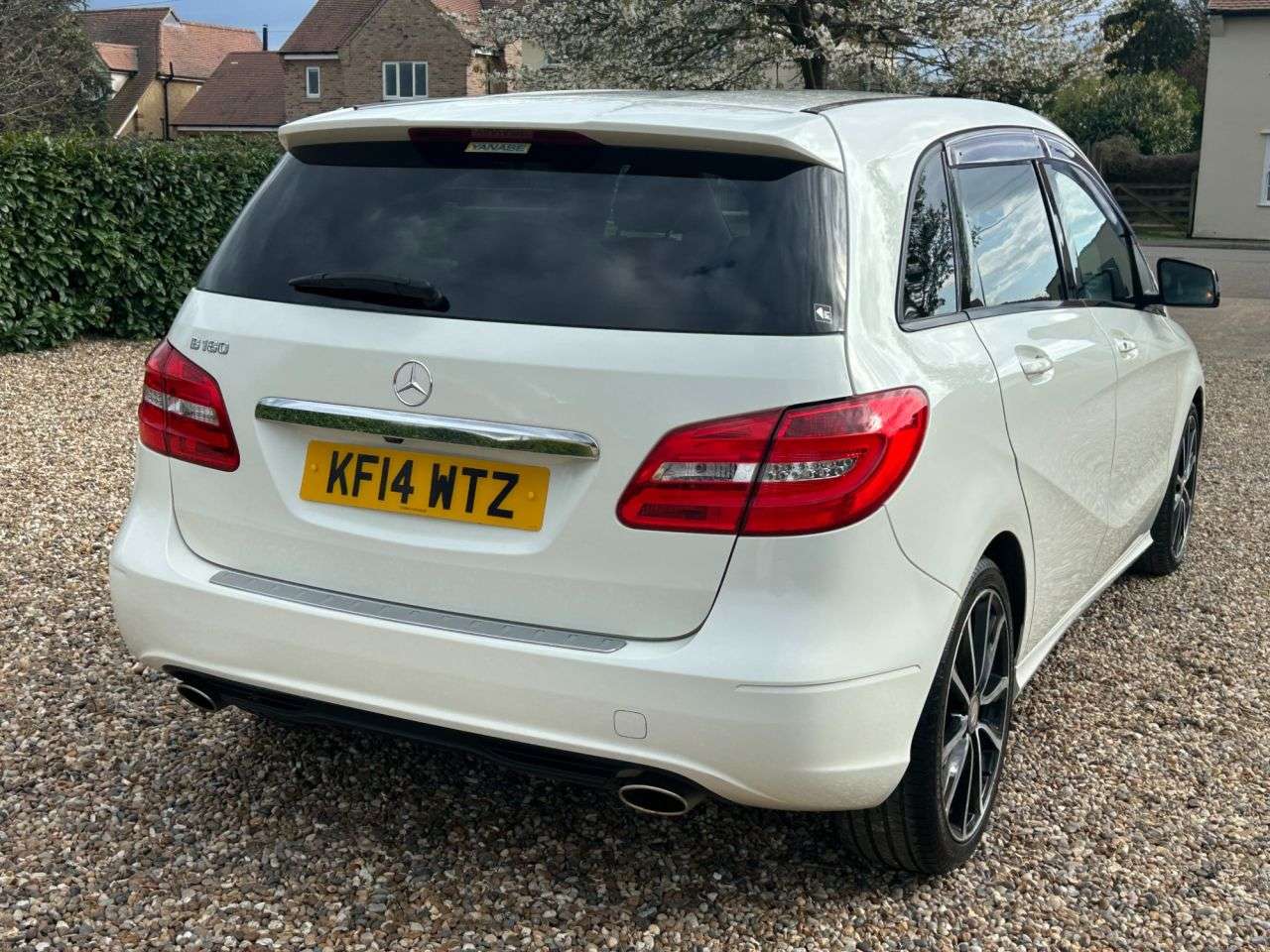 2014 MERCEDES-BENZ B 180 2014 MERCEDES-BENZ B 180