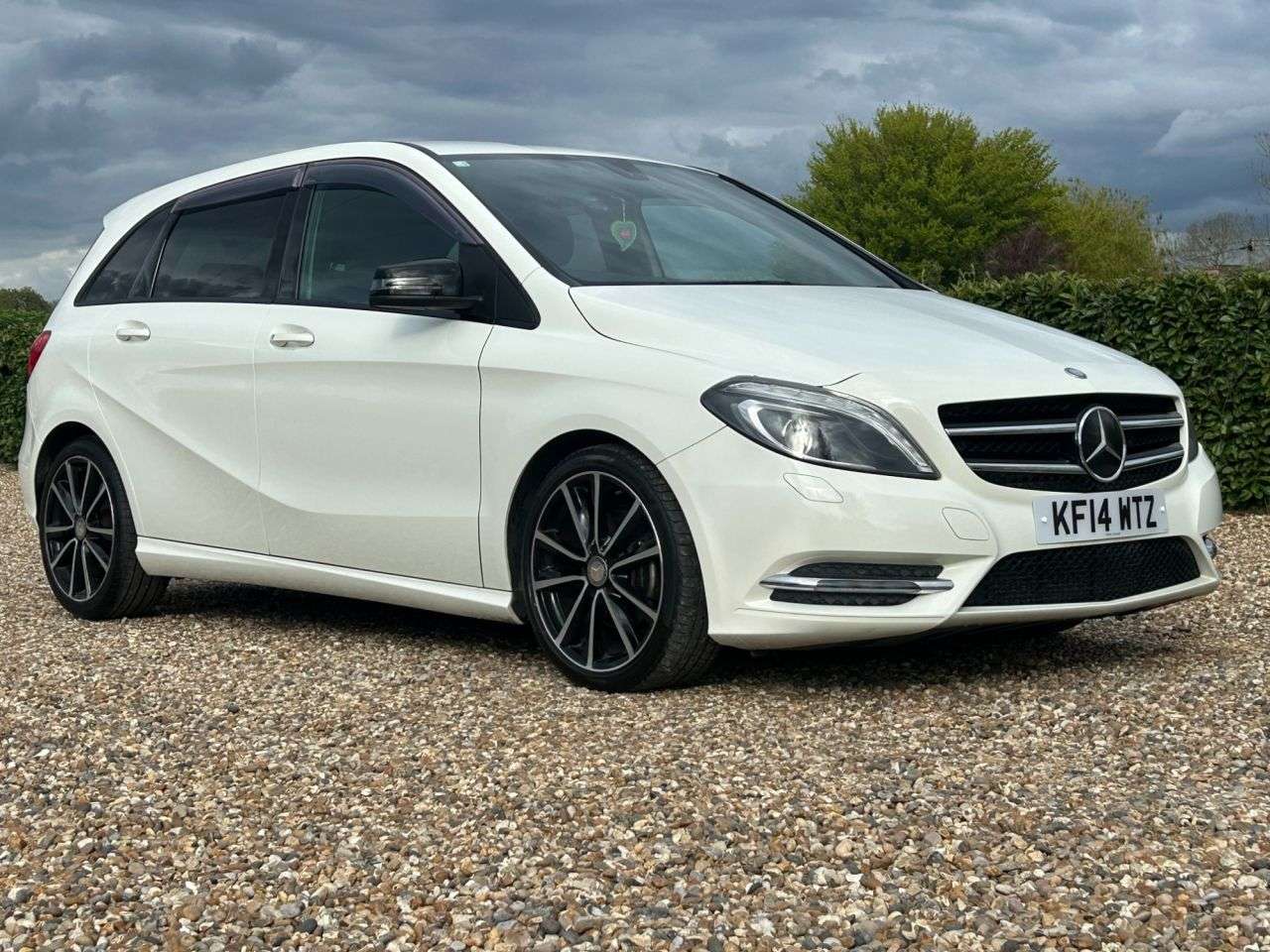 2014 MERCEDES-BENZ B 180 2014 MERCEDES-BENZ B 180