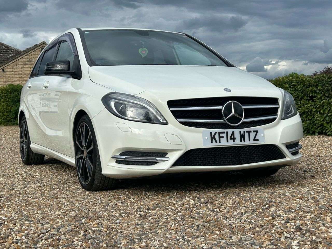 2014 MERCEDES-BENZ B 180 2014 MERCEDES-BENZ B 180