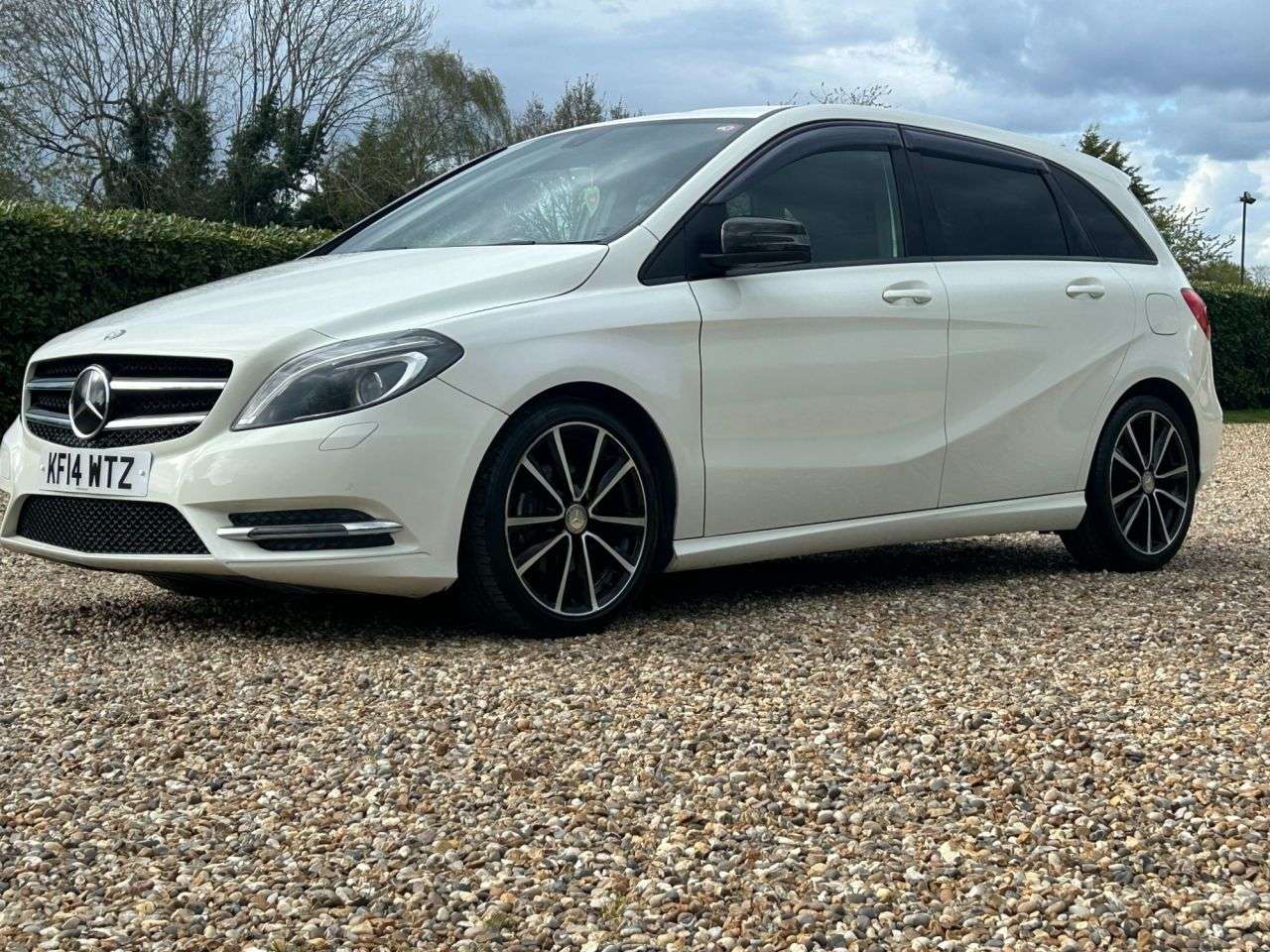 2014 MERCEDES-BENZ B 180 2014 MERCEDES-BENZ B 180