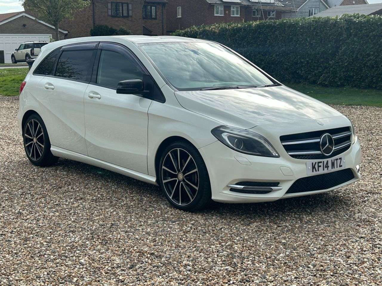 2014 MERCEDES-BENZ B 180 2014 MERCEDES-BENZ B 180