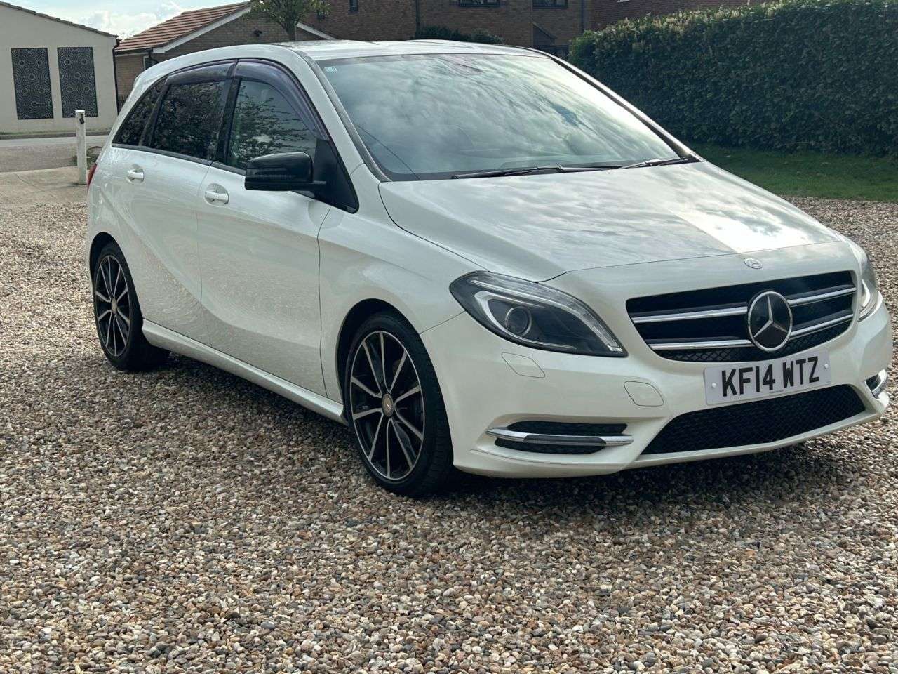 2014 MERCEDES-BENZ B 180 2014 MERCEDES-BENZ B 180