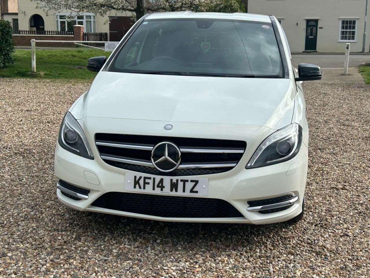 2014 MERCEDES-BENZ B 180 2014 MERCEDES-BENZ B 180