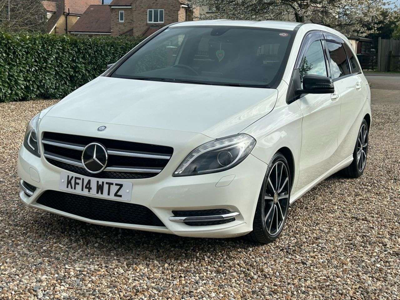 2014 MERCEDES-BENZ B 180 2014 MERCEDES-BENZ B 180