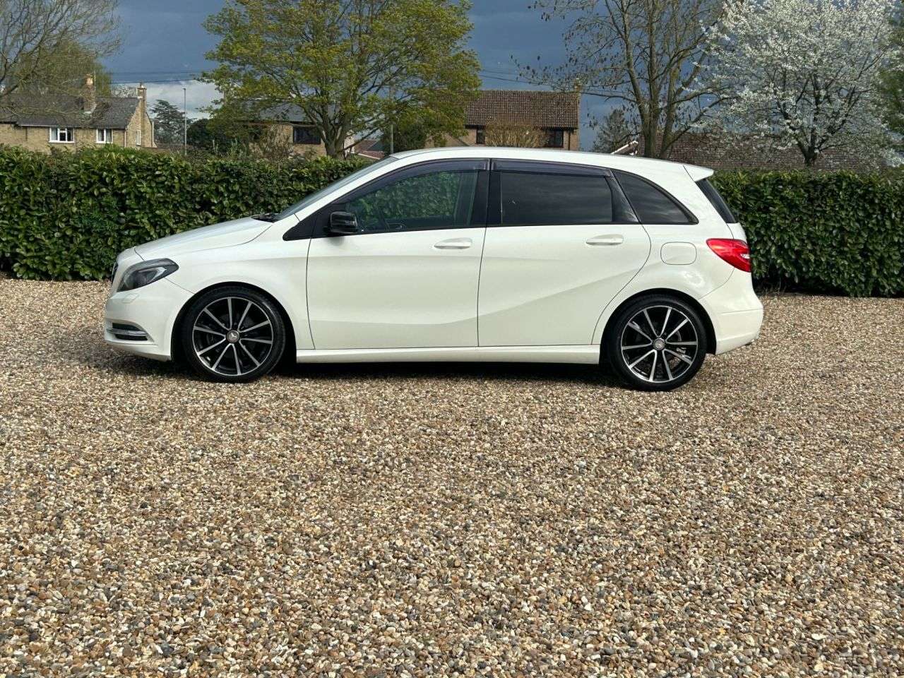 2014 MERCEDES-BENZ B 180 2014 MERCEDES-BENZ B 180