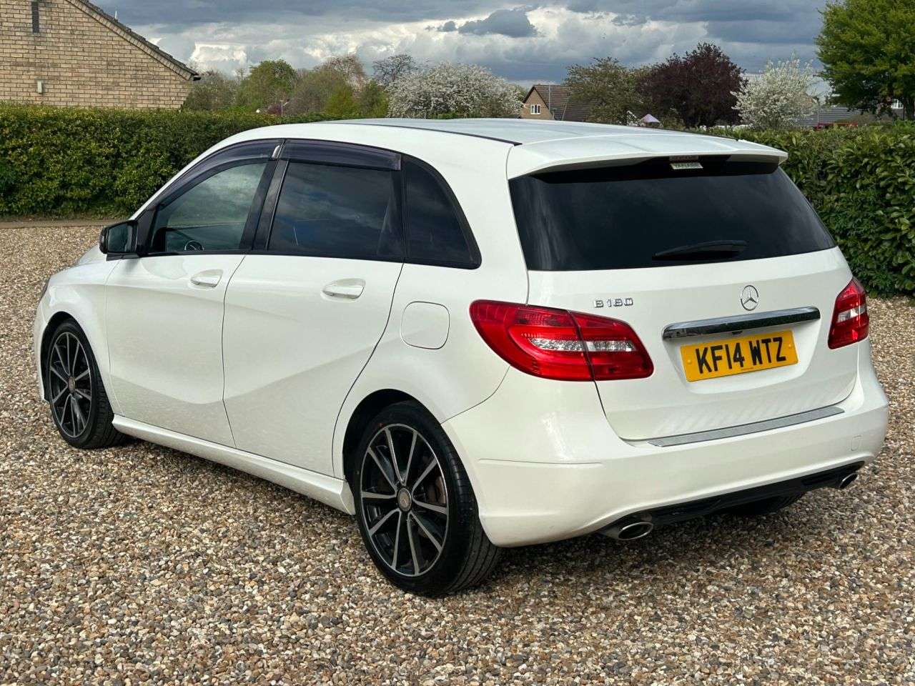 2014 MERCEDES-BENZ B 180 2014 MERCEDES-BENZ B 180