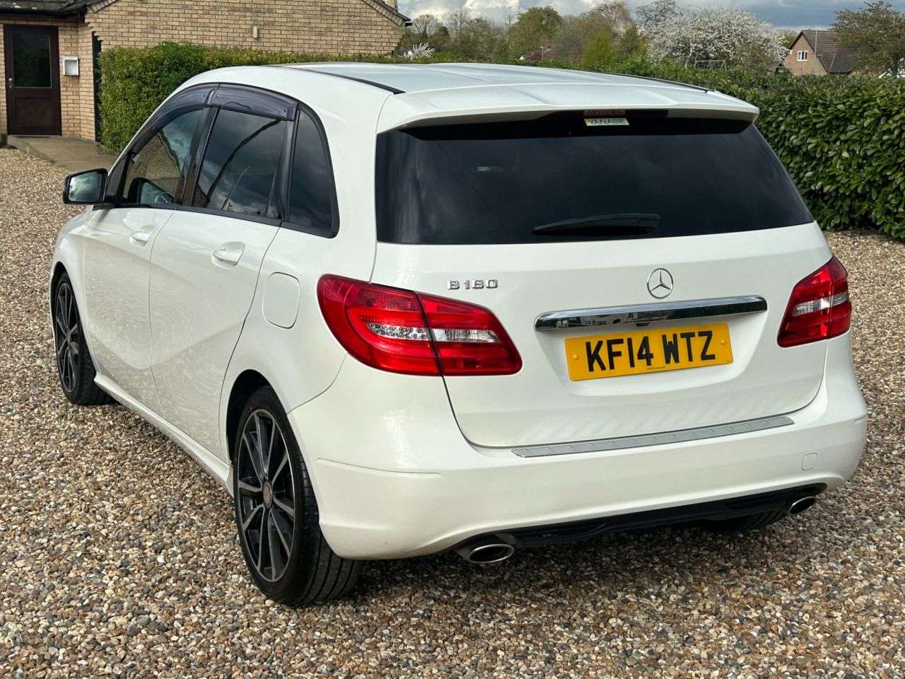 2014 MERCEDES-BENZ B 180 2014 MERCEDES-BENZ B 180