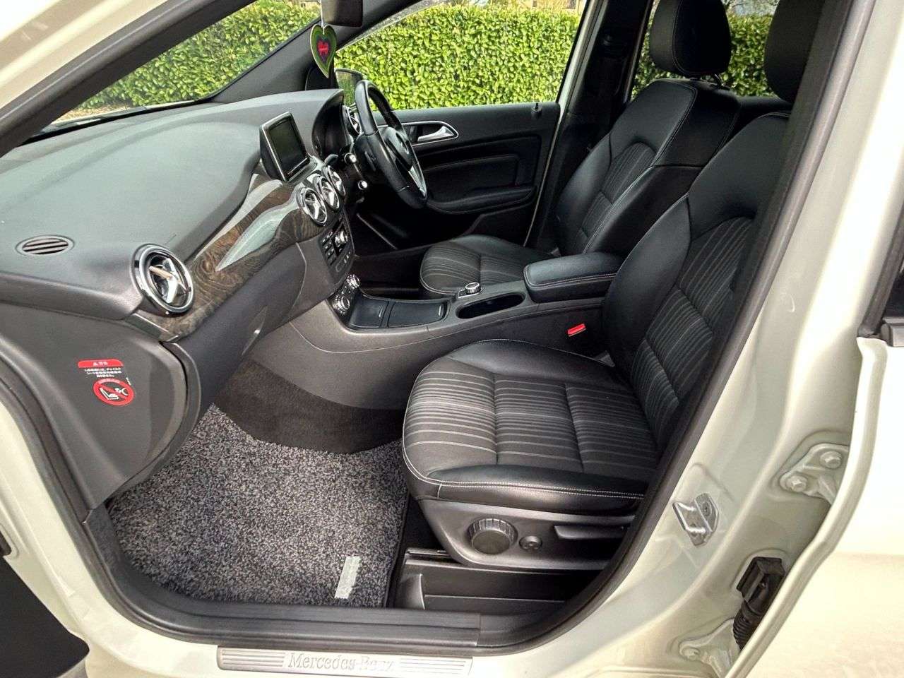 2014 MERCEDES-BENZ B 180 2014 MERCEDES-BENZ B 180