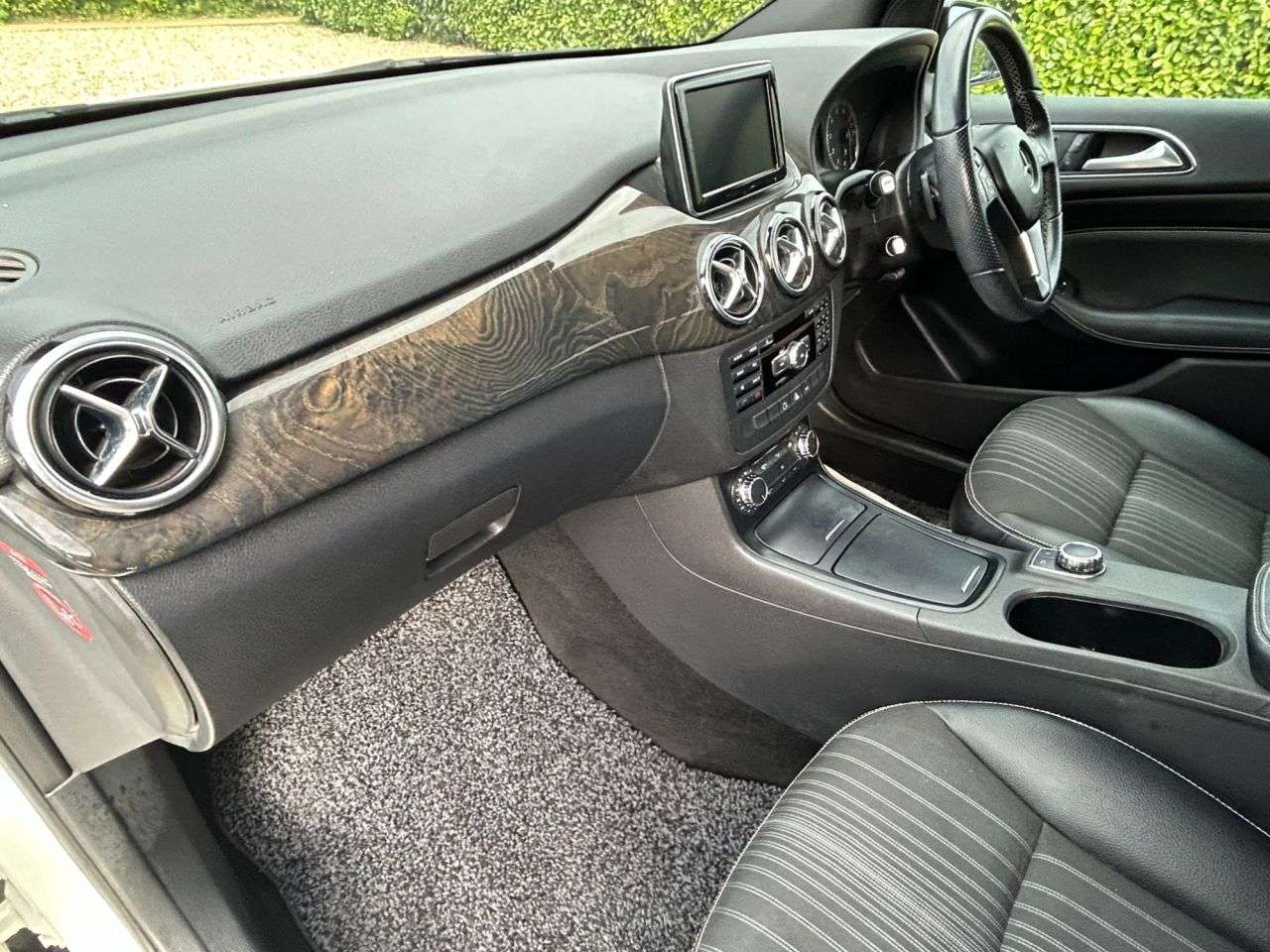 2014 MERCEDES-BENZ B 180 2014 MERCEDES-BENZ B 180
