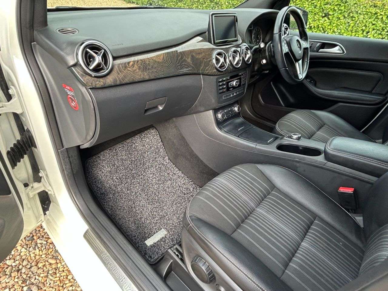 2014 MERCEDES-BENZ B 180 2014 MERCEDES-BENZ B 180
