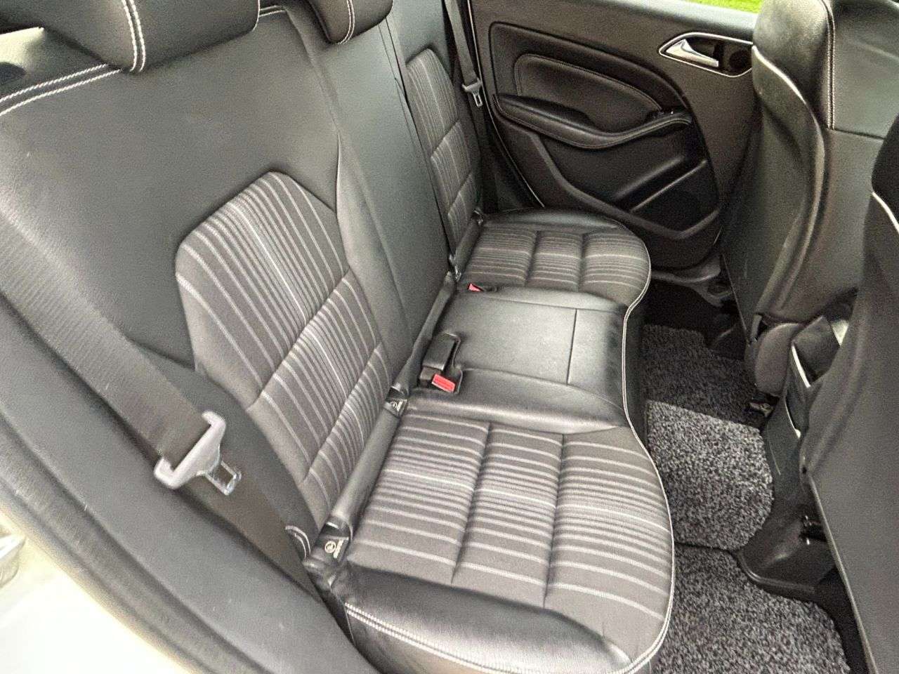 2014 MERCEDES-BENZ B 180 2014 MERCEDES-BENZ B 180