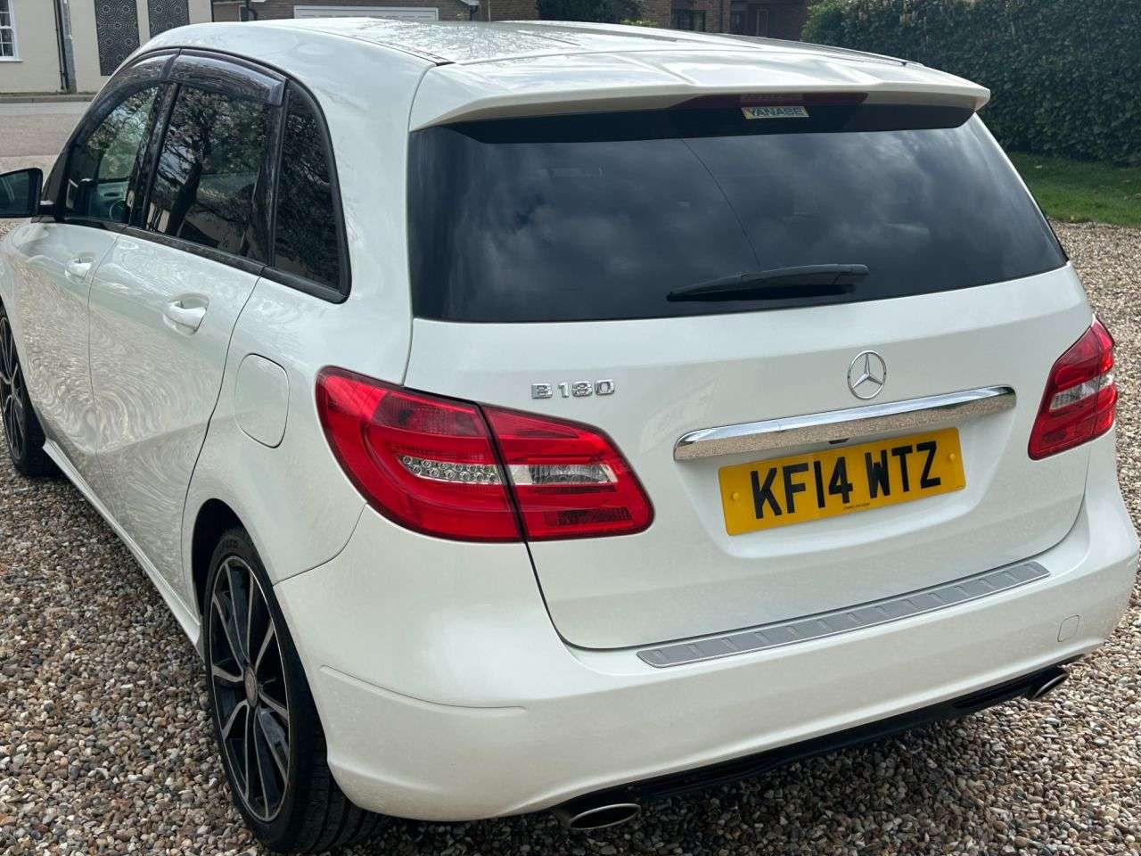 2014 MERCEDES-BENZ B 180 2014 MERCEDES-BENZ B 180
